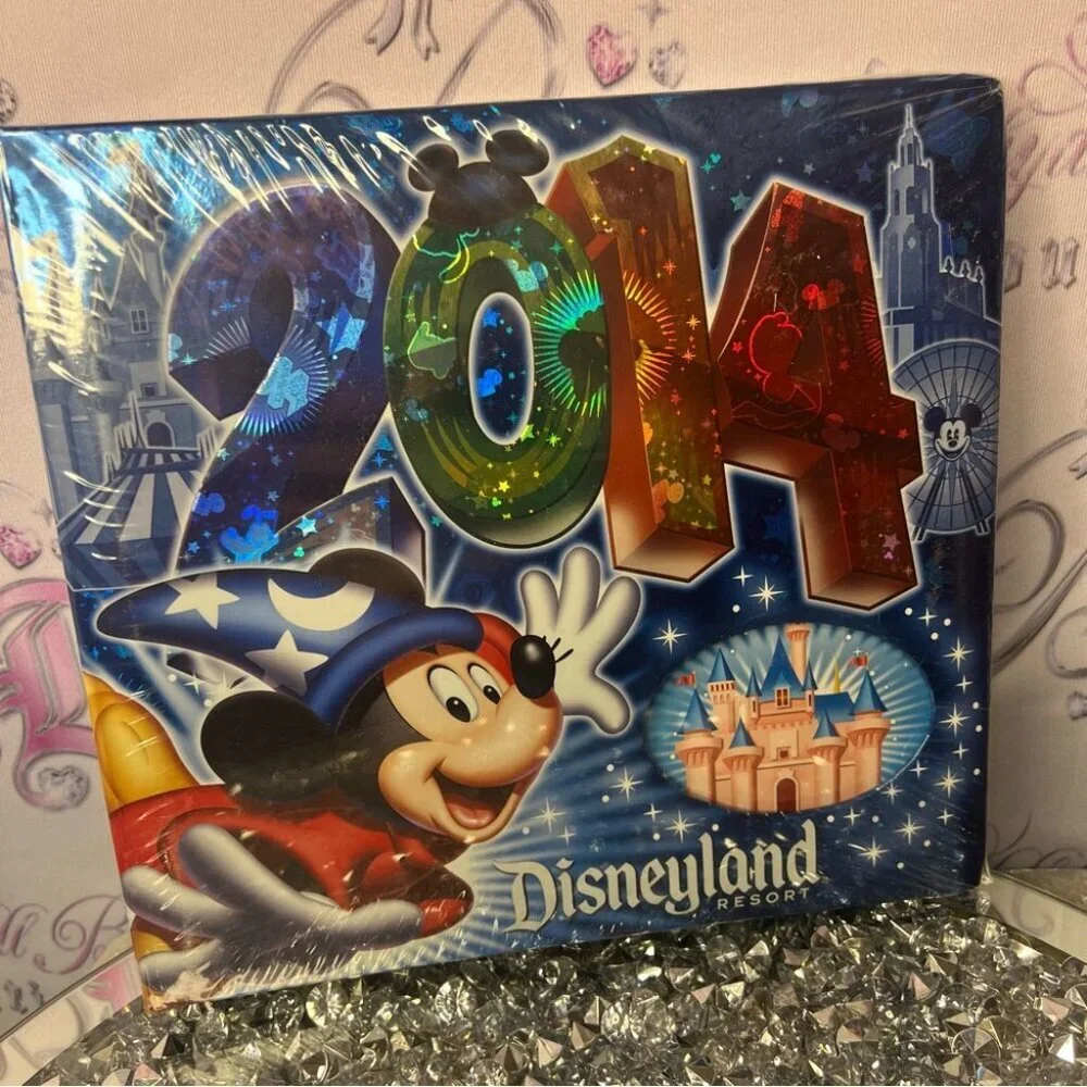 Disneyland parks photo album 2014 holographic park merchandise collectable